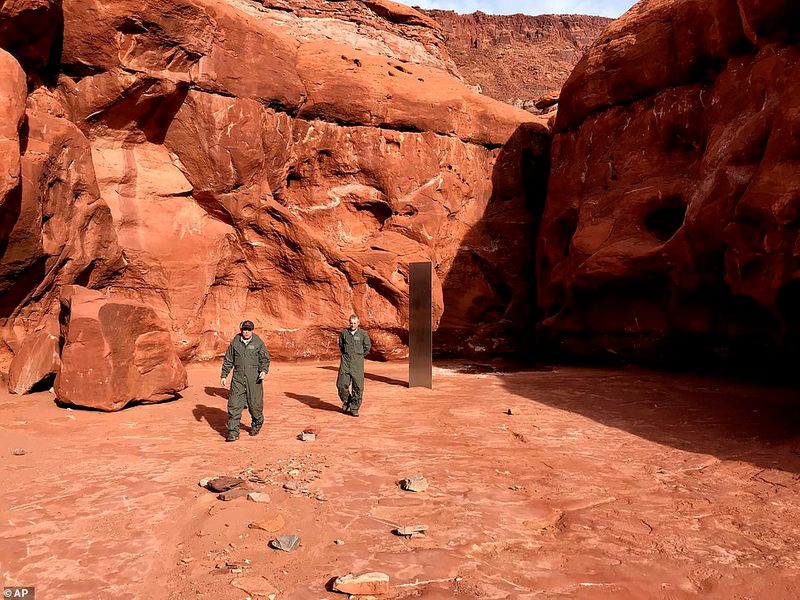 12 foot tall metal structure between the red rock mountain in Utah Desert photostory
