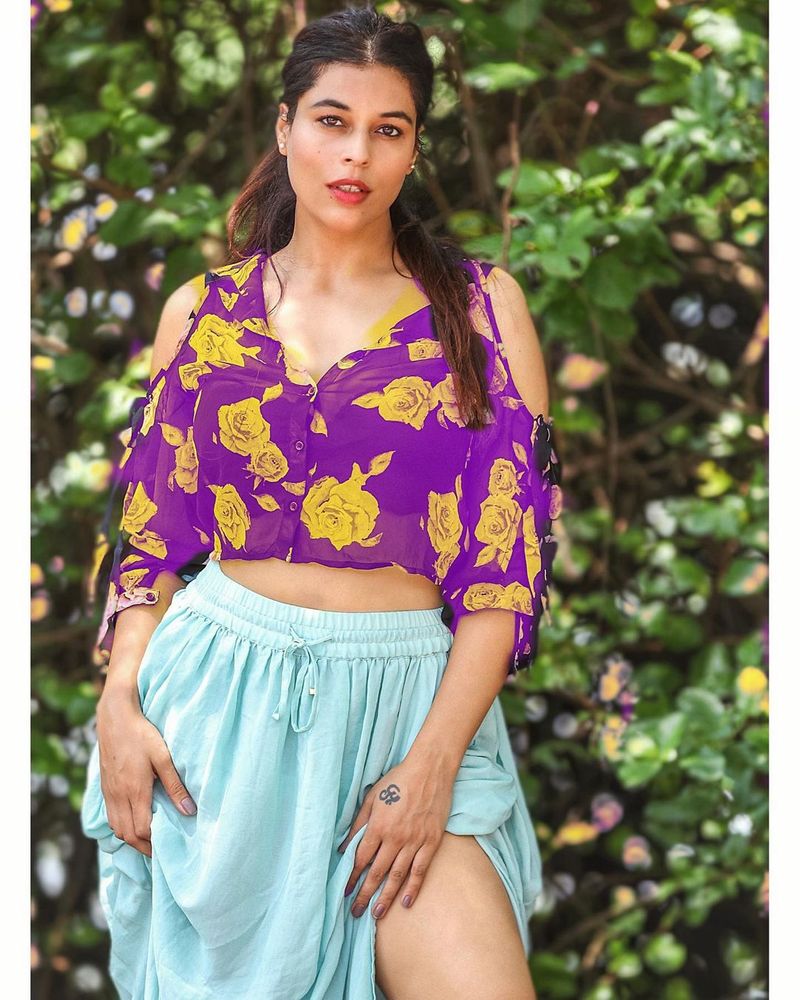 sheeva rana shared sexy pics on social media arj