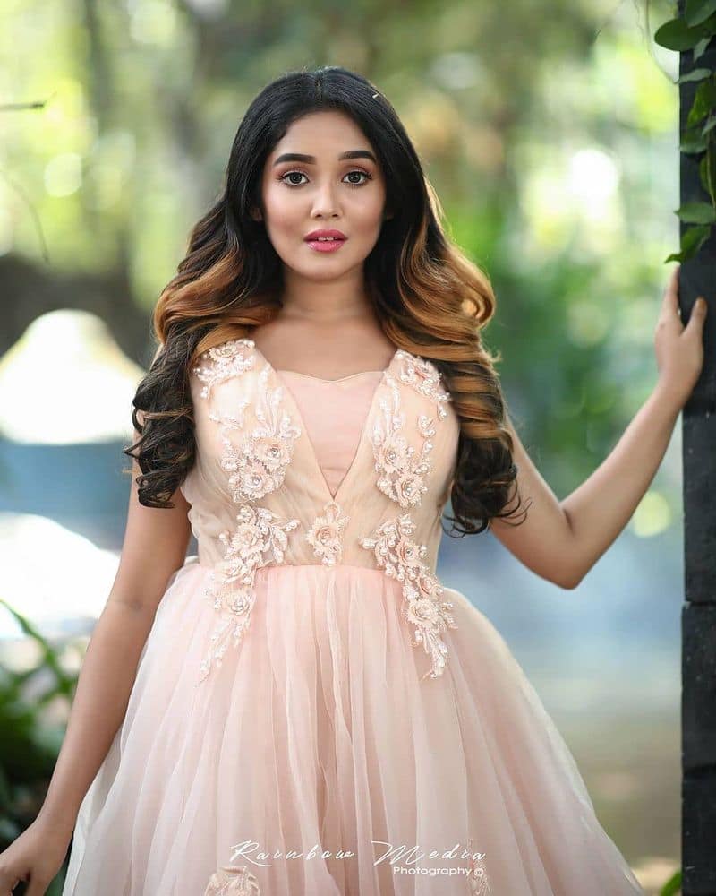Anikha Latest Modern Dress glamour photo shoot going viral in social media