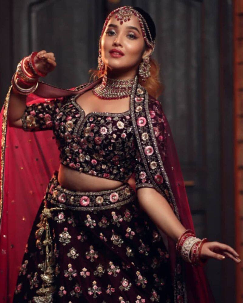 Anikha Latest Modern Dress glamour photo shoot going viral in social media
