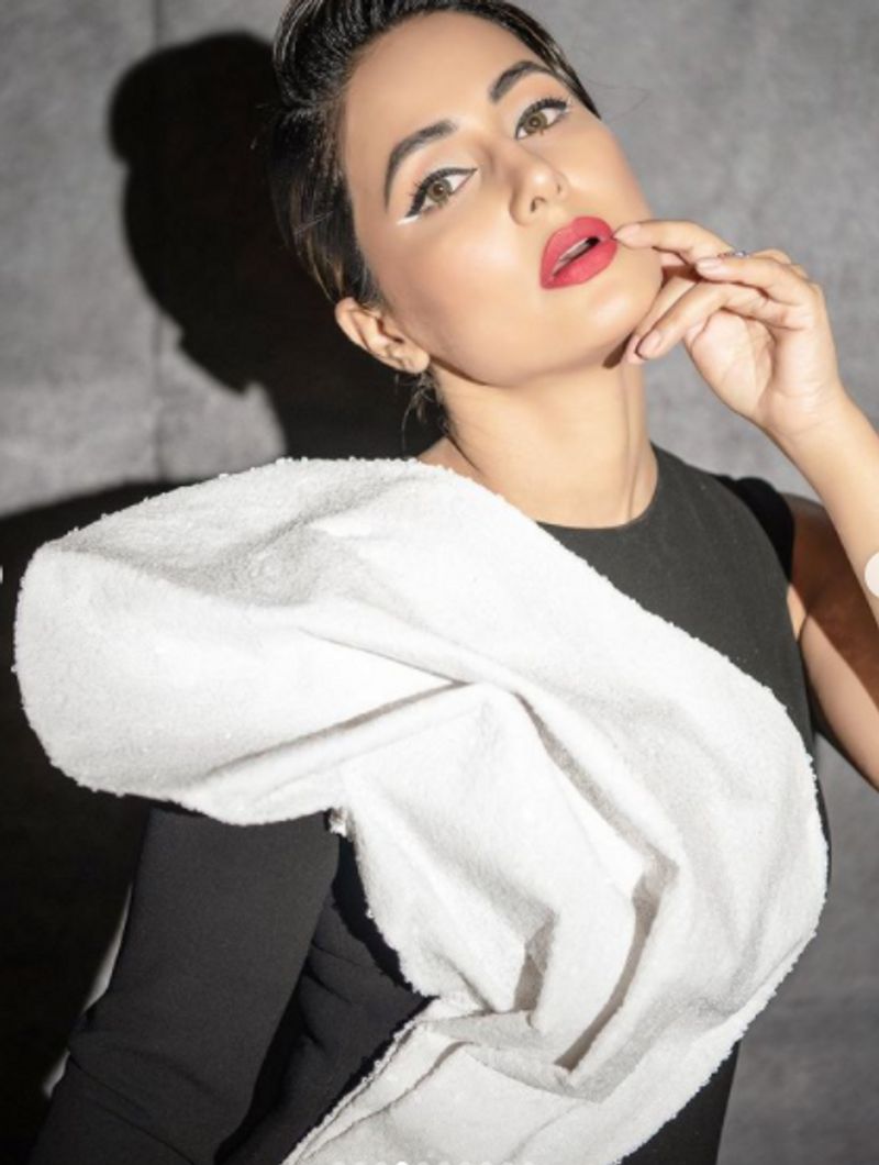 Hina Khans sequined outfit can buy you the latest Apple iPad pro dpl