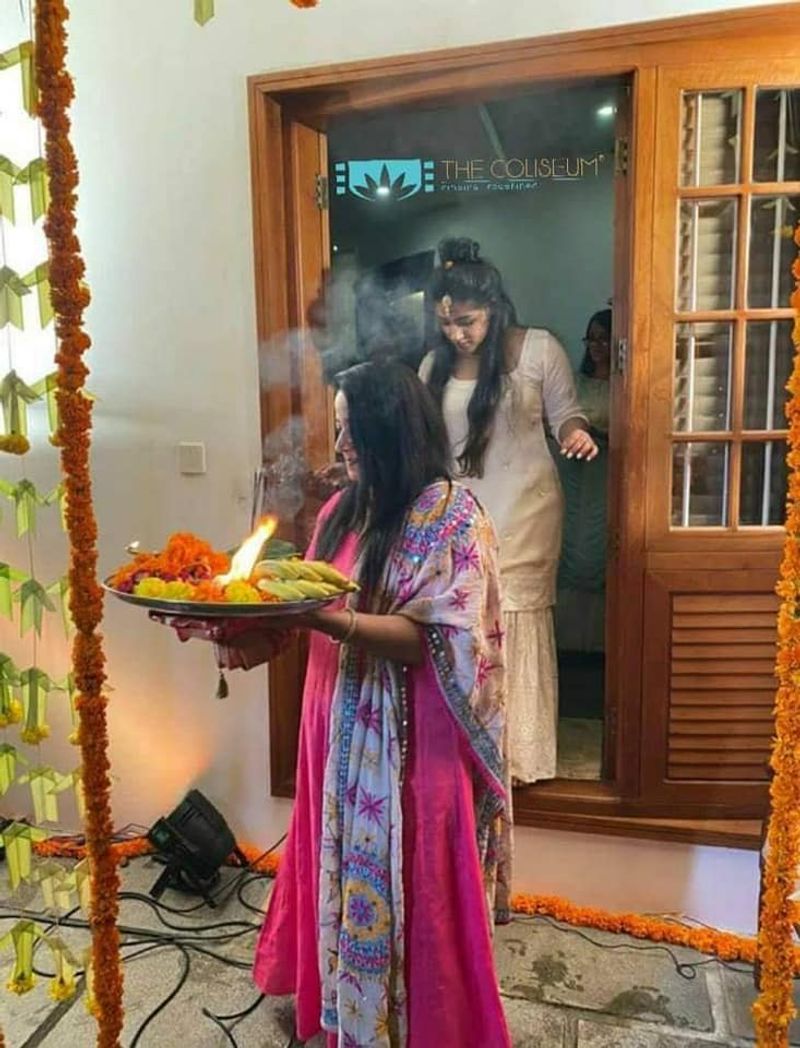 mohanlal participated in betrothal ceremony of antony perumbavoors daughter dr anisha