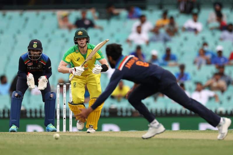 India vs Australia 2020-21: David Warner suffers groin injury during 2nd ODI, to undergo scan-ayh