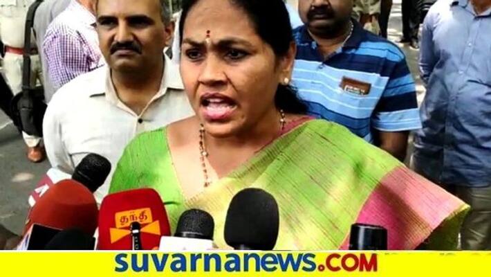 BJP woman leader tears in front of union Minister shobha karandlaje snr BJP woman leader tears in front of union Minister shobha karandlaje snr