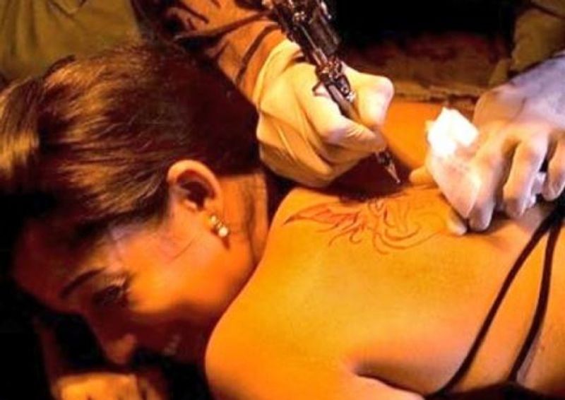 nayanthara old tatoo putting photo goes viral in social media
