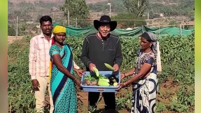 84 year old dharmendra living alone at farmhouse without two wives parkash kaur and hema malini