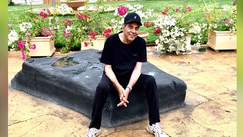 84 year old dharmendra living alone at farmhouse without two wives parkash kaur and hema malini