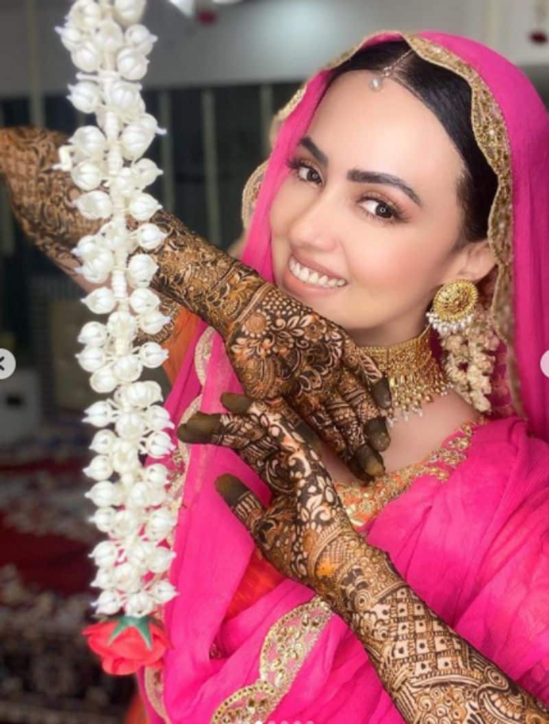 Bigg boss fame sana khan mehandi and wedding photos goes viral dpl