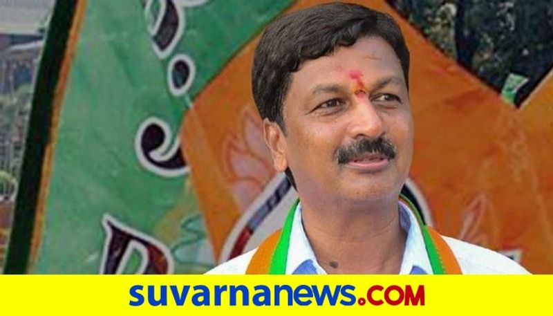 <p>ಒತ್ತಡ ಬಂತಾ? ಸಹಜವಾಗಿಯೇ ಪ್ರಭಾವಿಗಳಿಗೆ ಸಂಬಂಧಿಸಿದ ಇಂಥ ವಿಚಾರಗಳು ಹೊರಗೆ ಬಂದಾಗ ಬೆದರಿಕೆ ಕರೆಗಳು ಮತ್ತು ಒತ್ತಡ ಬರುವುದು ಸಾಮಾನ್ಯ. ಇದೇ ಒತ್ತಡದ ಕಾರಣಕ್ಕೆ ದಿನೇಶ್ ಸಿಡಿ ದೂರು ಹಿಂದಕ್ಕೆ ಪಡೆದ್ರಾ?</p>