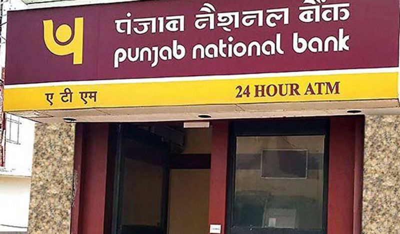 पीएनबी बैंक में ये नियम 1 दिसंबर से रात 8 बजे से लेकर सुबह 8 बजे के बीच लागू होगा। मतलब ये कि इस समयावधि में 10000 रुपए से ज्यादा का अमाउंट निकालने के लिए PNB ग्राहकों को OTP की जरूरत होगी। इसलिए, ग्राहक अपना मोबाइल साथ लेकर जाएं।