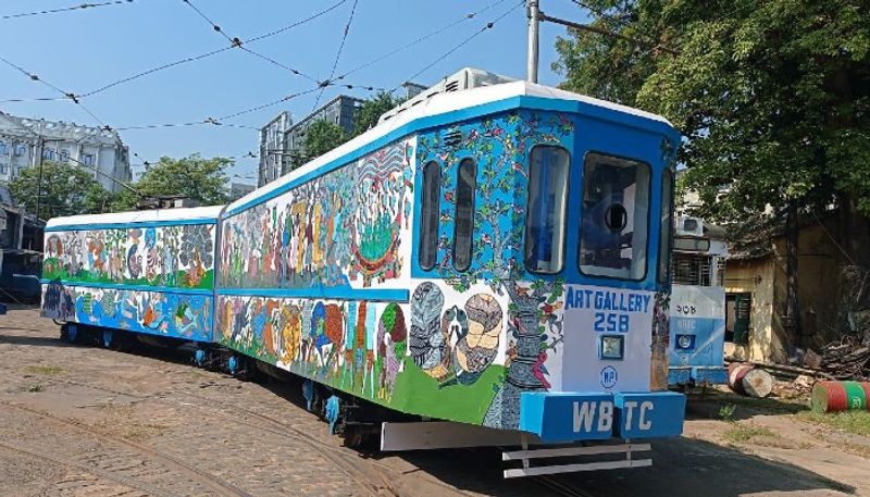 The West Bengal Transport Corporation has taken the initiative to create a colorful map of the tram based on that idea. In addition to putting the map on the tram, it will also be displayed through the government transport app and website. The officials of the corporation hope that the passengers will be able to recognize different routes easily by seeing the color on the head of the tram.