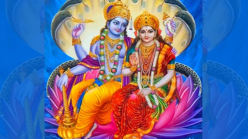 2. पूर्णिमा की रात घर में महालक्ष्मी के साथ भगवान विष्णु की पूजा करें। पूजा किसी ब्राह्मण से करवाएंगे तो ज्यादा बेहतर रहेगा।
