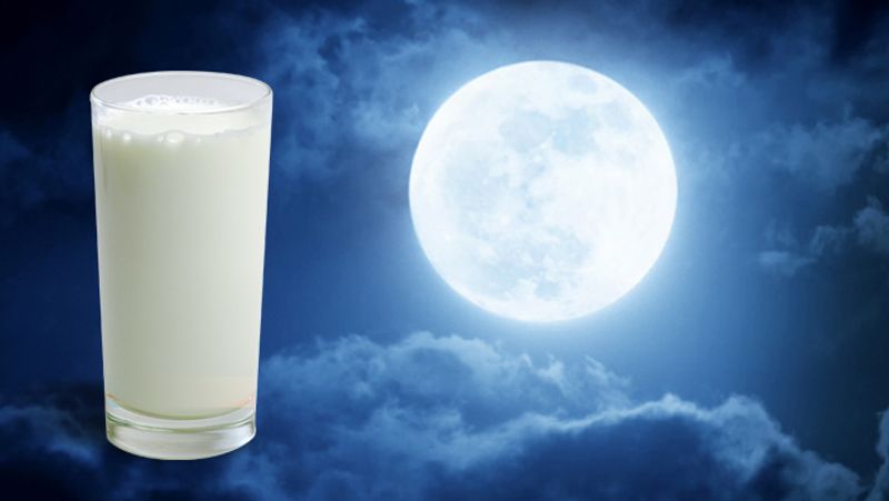 3. पूर्णिमा की रात को पानी में थोड़ा दूध डालकर चंद्रमा को अर्घ्य देना चाहिए। इससे चंद्र दोष का अशुभ प्रभाव कम होता है।
