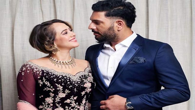 কিছু দিন পর ফেসবুকে হ্যাজেল কিচকে দেখেন। দুজনের বন্ধুদের তালিকায় একটি ছেলে কমন থাকায়, সেই ছেলেটিকে হ্যাজেলর থেকে দূরে থাকার পরামর্শও দেন যুবরাজ। এমনকী যুবরাজ বলেন একদিন তিনি হ্যাজেলকে বিয়ে করবেন। এরপর হ্যাজেল যুবরাজের ফ্রেন্ড রিকোয়েস্ট গ্রহণ করে ও সাড় তিন বছর পর ডেটে যান।