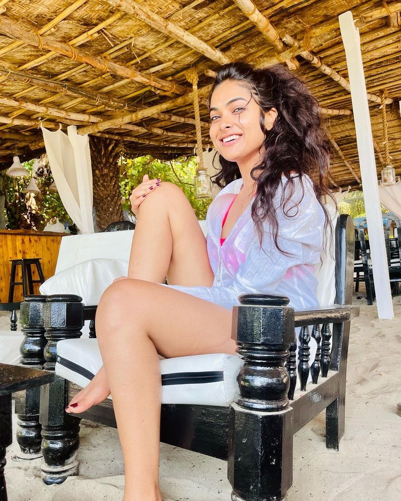 divi bikini hot pose in beach arj