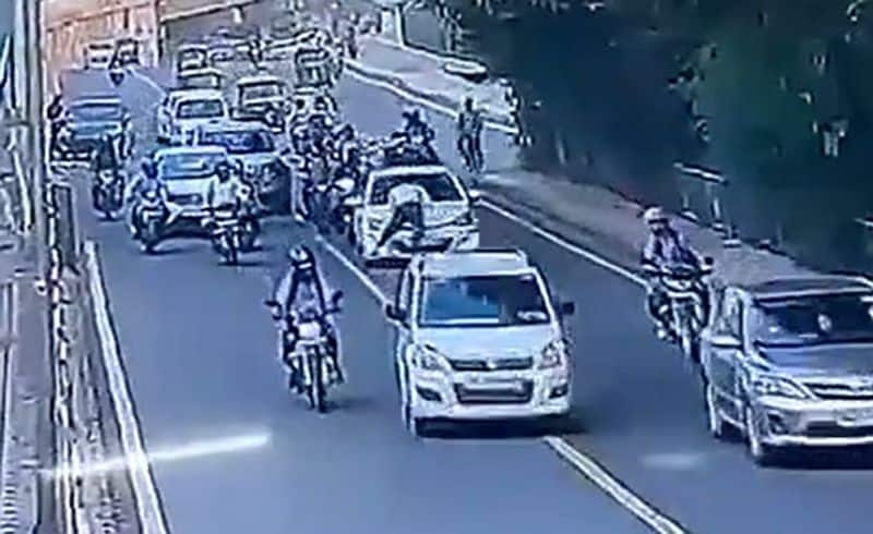 Traffic policeman car bumper rash errant drivers-VPN