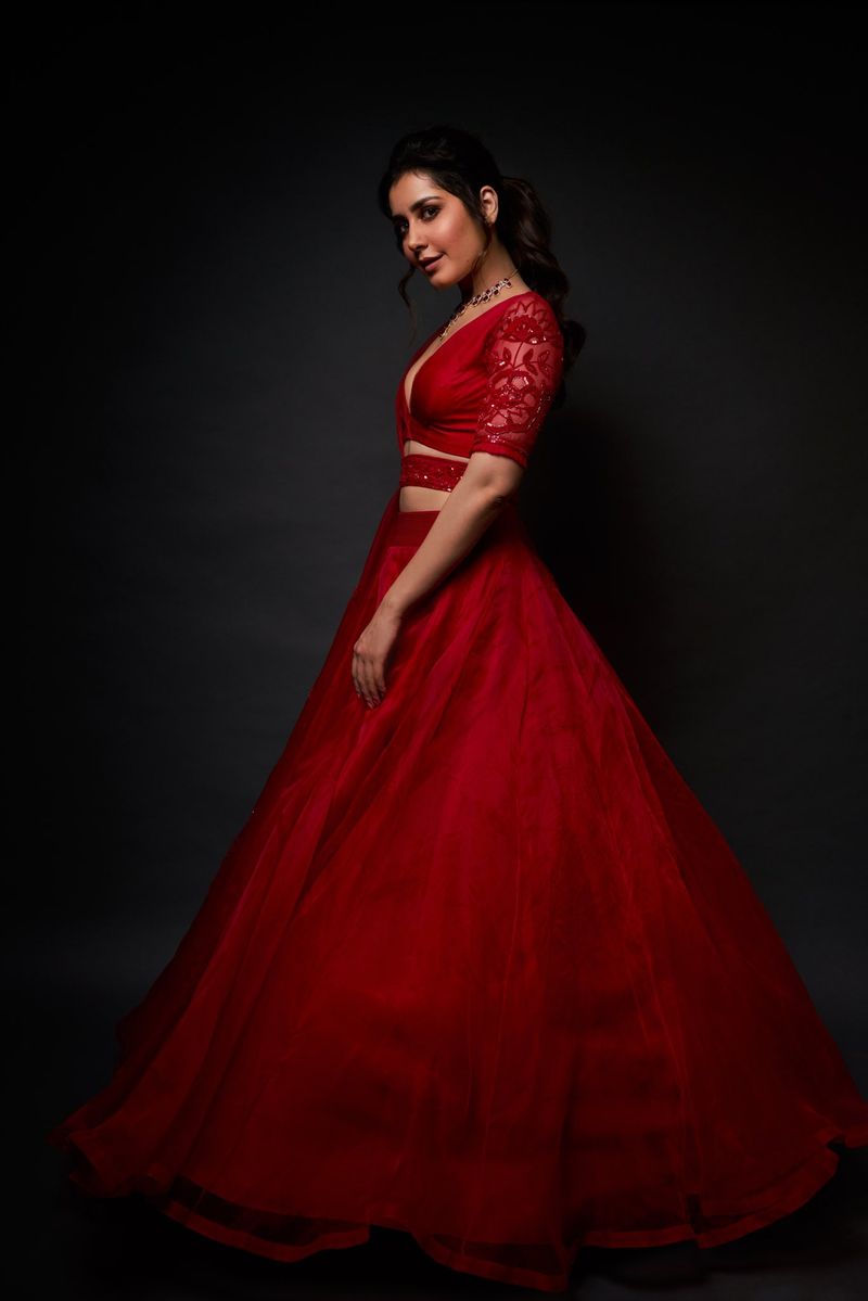 hot beauty raashi khanna birth day special arj