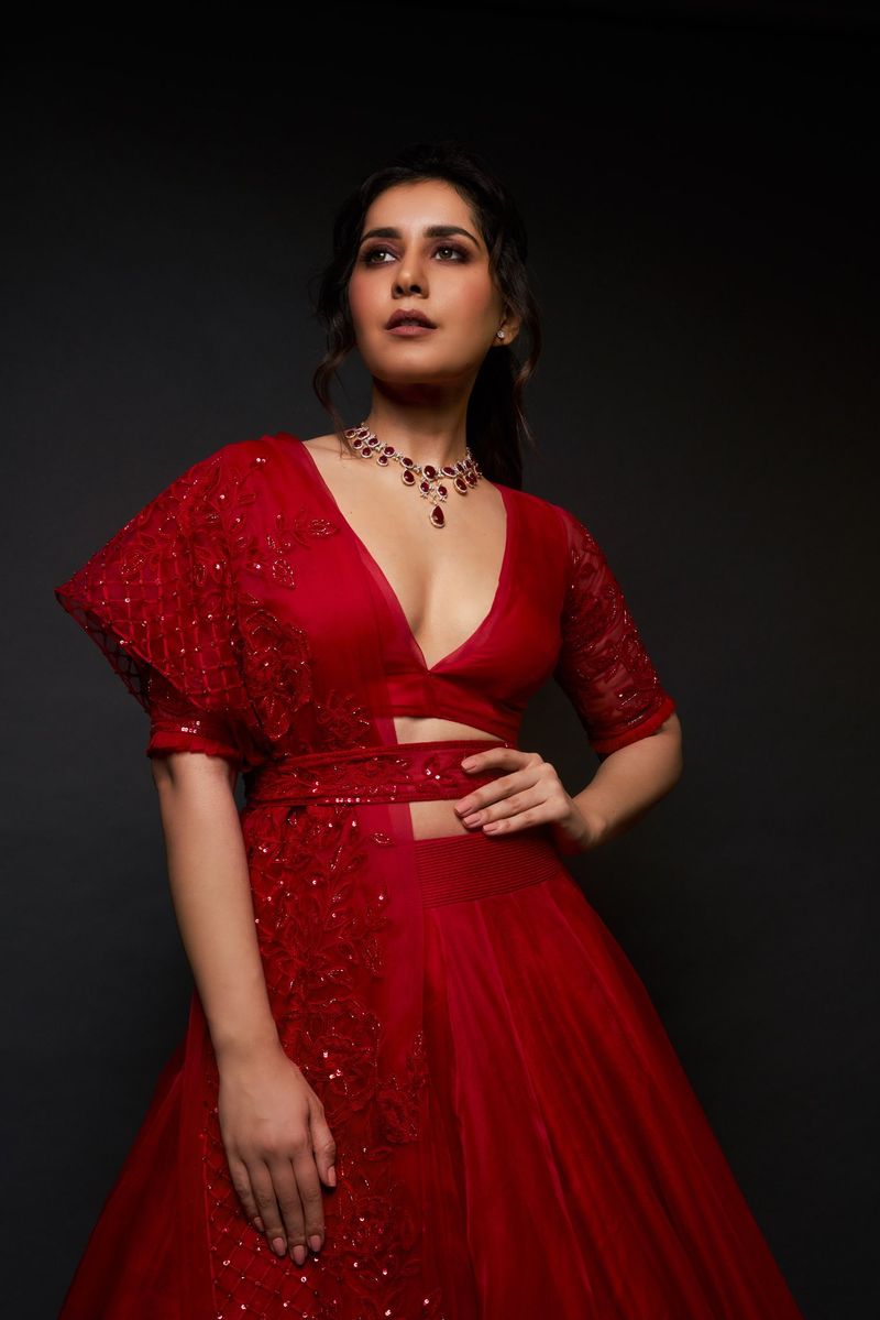 hot beauty raashi khanna birth day special arj