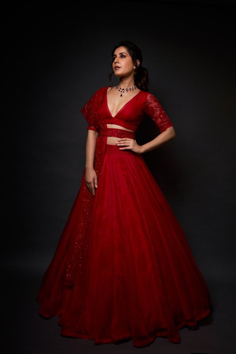 hot beauty raashi khanna birth day special arj