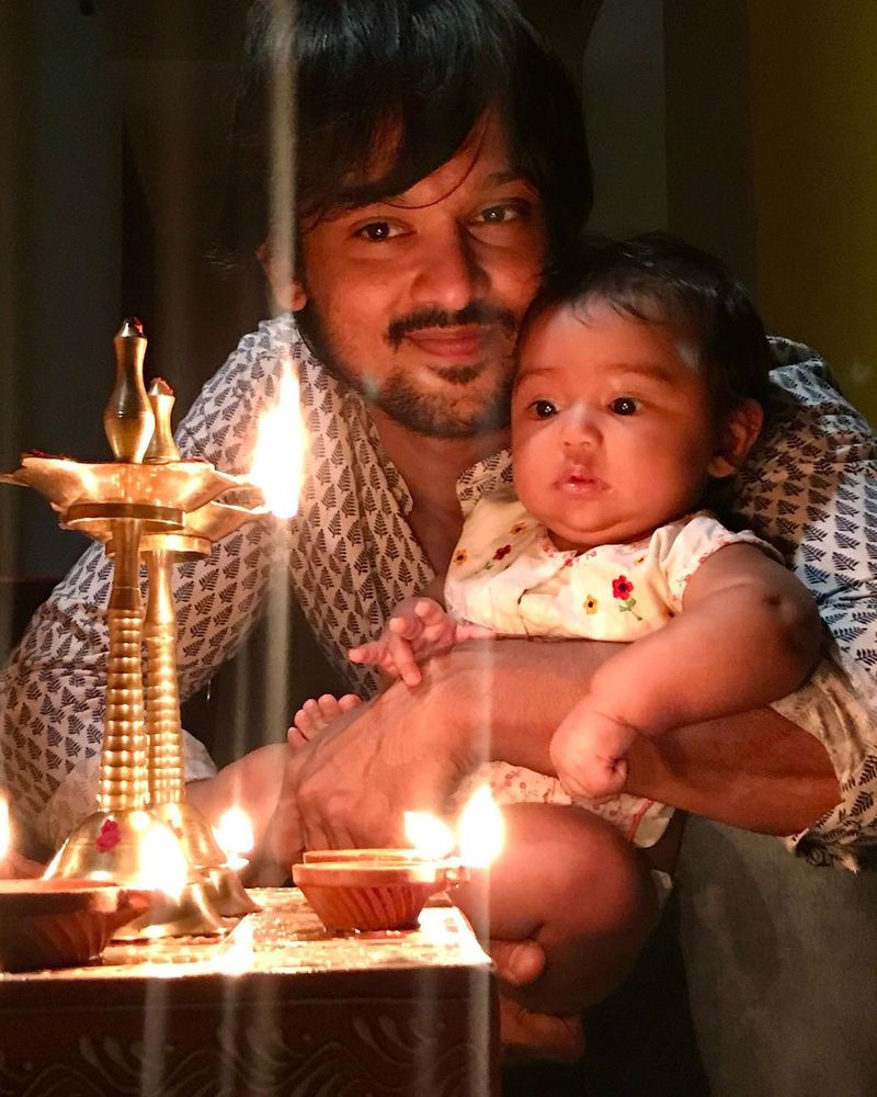 Actor Nakkhul celebrate Karthigai deepam with his cute daughter Photos going viral