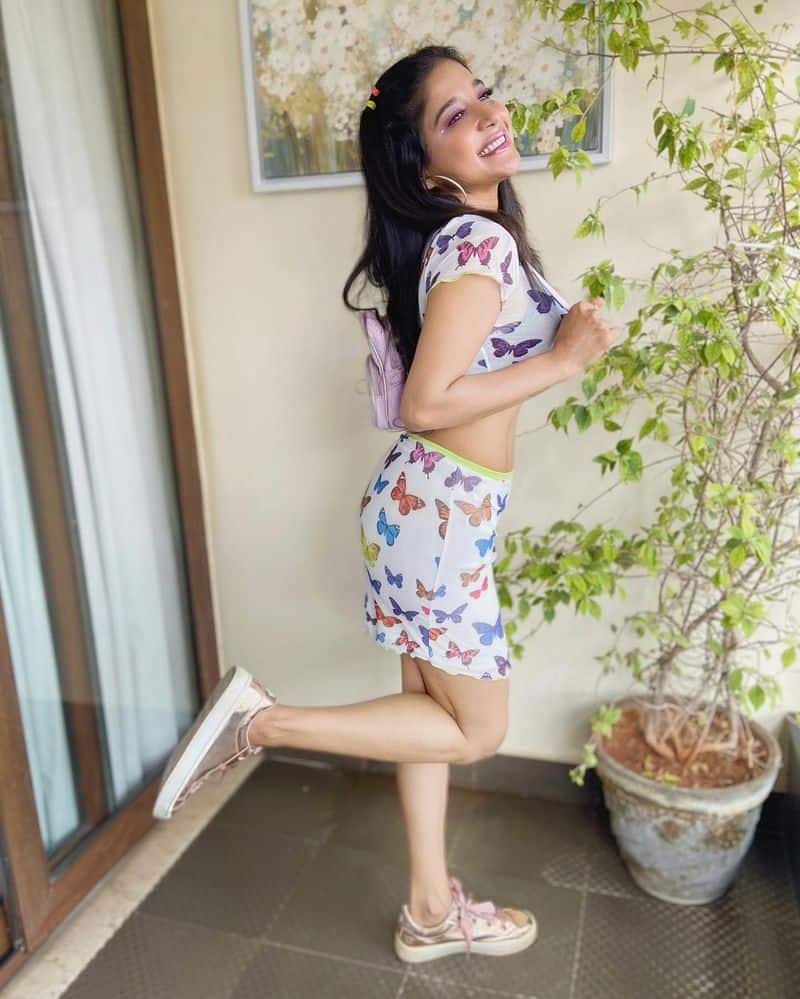 Netizens slams sakshi agarwal for short dress hotness over loaded photo shoot