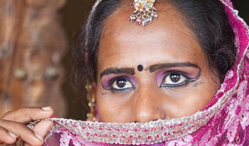 आपको जानकर हैरानी होगी कि एड्स के बारे में पता चलने के आठ साल तक इस बीमारी से ग्रस्त 92 प्रतिशत लोग पुरुष ही थे। इसके बाद धीरे-धीरे महिलाओं में भी ये संक्रमण फ़ैल गया।
