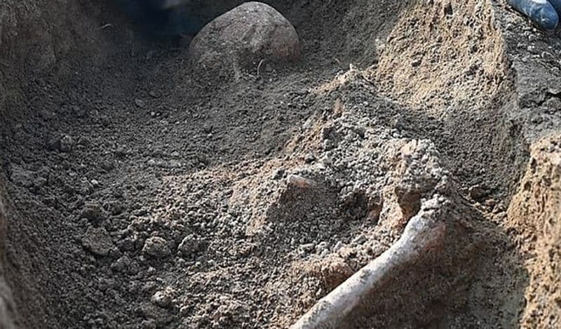 अभी तक इस एरिया से चार सौ कब्रों की खुदाई की गई है। मजदुर बाकी की खुदाई में अभी भी जुटे हुए हैं। 