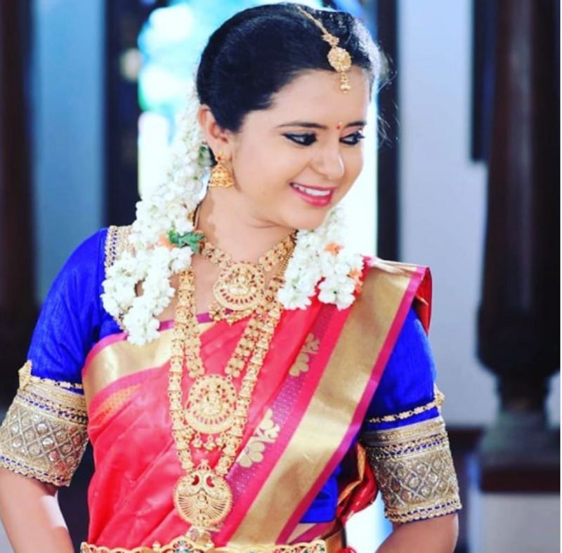 ಕಾವ್ಯಶ್ರೀ ಗೌಡ: ಮಂಗಳ ಮದುವೆ ಗೌರಿ ಖ್ಯಾತಿಯ ಈಕೆಯ ಸಂಭಾವನೆ ಕೂಡ ಒಂದು ಎಪಿಸೋಡ್ಗೆ 25 ಸಾವಿರ ರು. ಸೀರಿಯಲ್ ಅಷ್ಟಾಗಿ ರೇಟಿಂಗ್ ಪಡೆಯದಿದ್ದರೂ ಮಂಗಳಗೌರಿ ಪಾತ್ರ ಬಹಳಷ್ಟು ಜನರಿಗೆ ಫೇವರೇಟ್. ಈಕೆಯೂ ನಟನೆಗಾಗಿ ಕುಟುಂಬದ ಇಚ್ಛೆಗೆ ವಿರುದ್ಧವಾಗಿ ಮೇಲೆದ್ದು ಬಂದವರು.