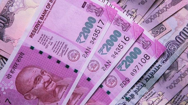 पोस्ट ऑफिस की इस योजना का नाम पीपीएफ (PPF) है। इस योजना के तहत अकाउंट खोलने पर 7.1 फीसदी की दर से सालाना ब्याज मिलता है। बता दें कि इससे ज्यादा ब्याज पोस्ट ऑफिस की सुकन्या समृद्धि योजना (SSY) और सीनियर सिटिजन सेविंग्स अकाउंट (SCSS) में ही मिलता है। (फाइल फोटो)