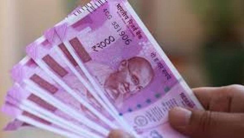 अगर इस अकाउंट में मिनिमम सालाना अमाउंट डिपॉजिट न किया गया तो अकाउंट इनएक्टिव हो जाता है। इसके बाद फिर पिछला बकाया, 50 रुपए का शुल्क और एक इंस्टॉलमेंट भरने के बाद ही फिर से इसे एक्टिव करवाया जा सकता है। (फाइल फोटो)