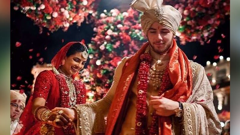 प्रियंका ने दुनियाभर के टॉप टूरिस्ट प्लेसेज के ऑफर्स को ठुकरा कर उमैद भवन को चुना था। प्रियंका ने शादी के ठीक पांच साल पहले यह तय कर लिया था कि वह उमैद भवन में शादी करेंगी। 2013 को वे झारखंड के जाने माने खनन व्यवसायी रमेश प्रसाद साव के बेटे रोहित और बनारस के एक बिजनेसमेन की बेटी गौरी की शादी में शिरकत करने जोधपुर आई थीं। यह शाही शादी उमैद भवन में ही हुई थी। 