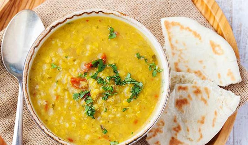 - ಮಿಸಲ್ ನಂತಹ ತಿಂಡಿಚಾಟ್ ಐಟಂ ಆಗಿ- ರೊಟ್ಟಿ, ಅಕ್ಕಿ ಮತ್ತು ತರಕಾರಿಗಳೊಂದಿಗೆ ಉಸಲಿ ದಾಲ್ ಆಗಿ- ದಾಲ್ ಮಾಡಿ ಸೇವನೆ ಮಾಡುವುದು ಮಕ್ಕಳಿಗೂ, ಹಿರಿಯರಿಗೂ ಉತ್ತಮ, ಇದು ರೋಗ ನಿರೋಧಕ ಶಕ್ತಿಯನ್ನು ಹೆಚ್ಚಿಸುತ್ತದೆ.