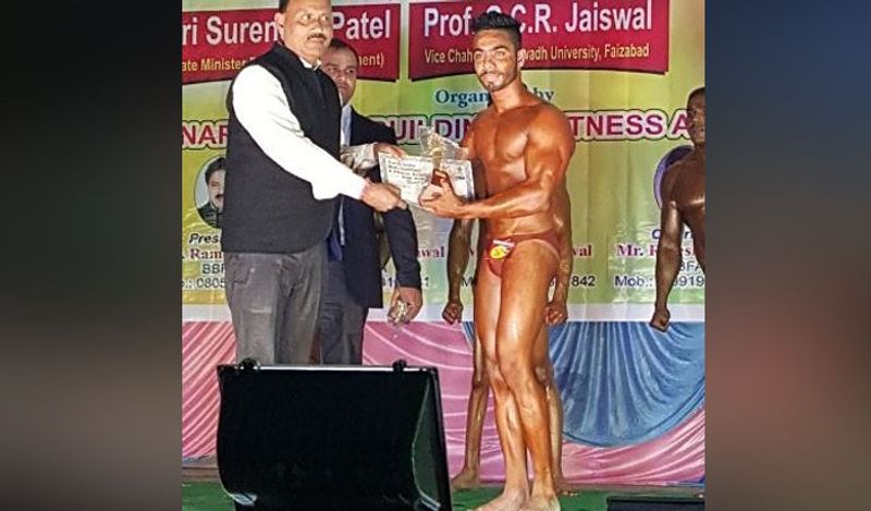 जिम में उनके कोच दिनेश ने 2016 में मिस्टर दिल्ली प्रतियोगिता में नाम रजिस्टर करवाने का सुझाव दिया। कोच की बात सुन तेजिंदर ने ऐसा किया भी और टाइटल जीत भी लिया। इसके बाद 2017 और 18 में भी तेजिंदर ने टाइटल जीता। 