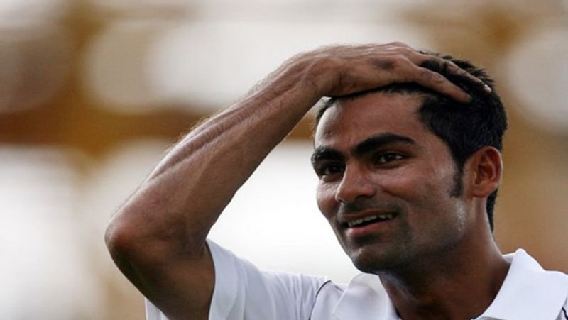 बता दें कि मोहम्मद कैफ 2002 से लेकर 2006 तक भारतीय टीम के हिस्सा रहे हैं। कैफ ने 2002 में नेटवेस्ट सीरीज के फाइनल मैच में कमाल किया था। इस मैच में उन्होंने नाबाद 87 रनों की पारी खेलकर भारत को ऐतिहासिक जीत दिलाई थी। इस मैच के बाद दादा (सौरव गांगुली) ने अपनी शर्ट तक उतार दी थी।