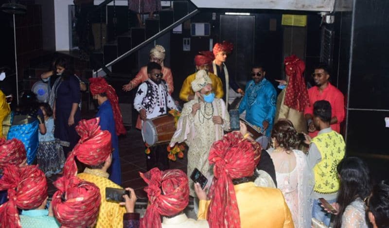 बता दें कि आदित्य और श्वेता की शादी 1 दिसंबर, 2020 को रखी गई है। कोरोना की वजह से शादी का फंक्शन काफी प्राइवेट रखा गया है। शादी मंदिर में 50 लोगों की मौजूदगी में होगी।