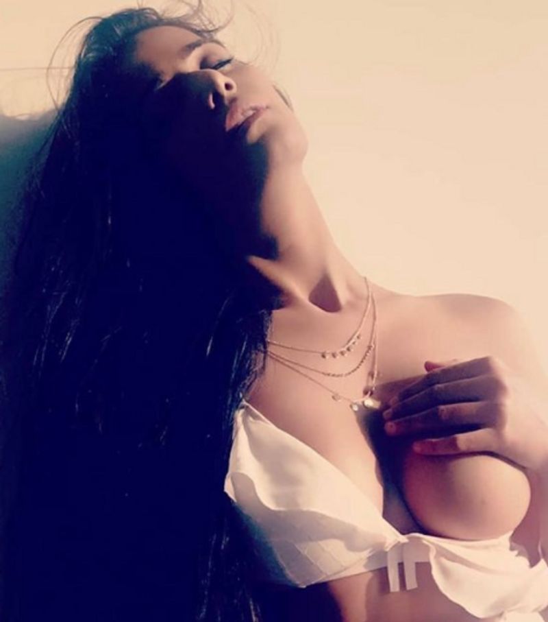 Poonam Pandey Bikini photo shoot goes viral dpl