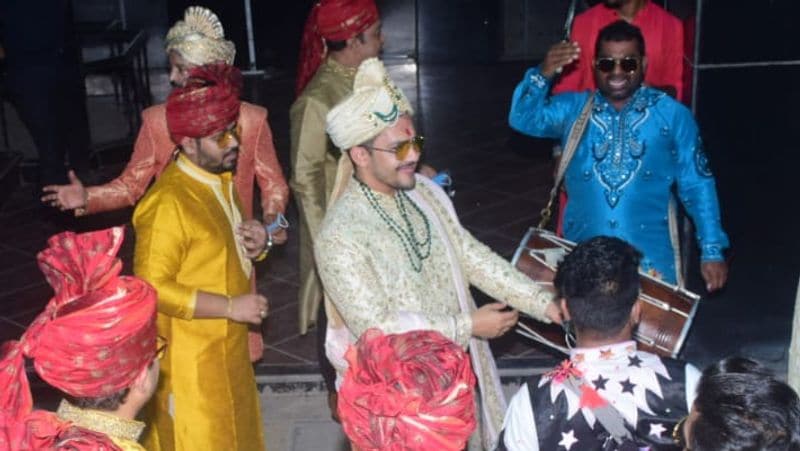 शादी के बाद एक भव्य रिसेप्शन का आयोजन 2 दिसंबर को किया जाएगा। इस रिसेप्शन में बॉलीवुड सेलेब्स को न्योता भेजा गया है।