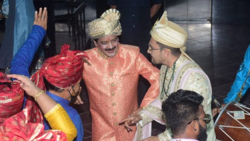 उदित नारायाण ने एक इंटरव्यू में बताया था कि वह अपने बेटे की शादी में किन-किन बड़ी हस्तियों को न्योता देने वाले हैं। उन्होंने कहा था- मेरा बेटा मंदिर में शादी करेगा, जिसके बाद 2 दिसंबर को एक रिसेप्शन का आयोजन किया जाएगा।