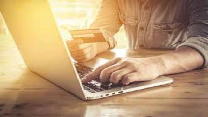 यस बैंक के इस प्रोग्राम के तहत सीनियर सिटिजन्स को ज्यादा ब्याज दर और ओवरड्राफ्ट की सुविधा के साथ फिक्स्ड डिपॉजिट की बड़ी रेंज उपलब्ध कराई जाएगी। इसके साथ ही उन्हें vHealth by Aetna की सालाना मेंबरशिप भी मिलेगी। इसमें 15 हजार रुपए से ज्यादा के हेल्थकेयर बेनेफिट मिलेंगे। (फाइल फोटो)