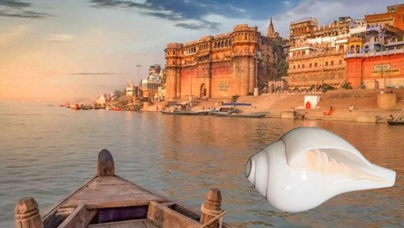 किसी पवित्र नदी में शंख प्रवाहित करें और माता लक्ष्मी से मनोकामना पूर्ति के लिए प्रार्थना करें
