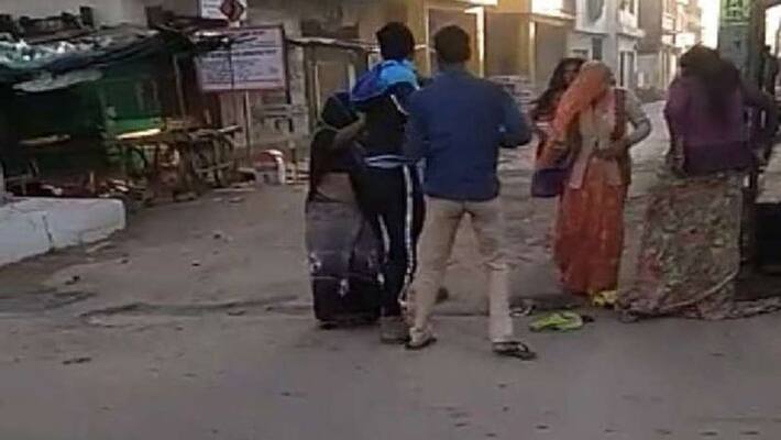 Public disrespect for woman in mutual dispute in Tikamgarh kpa Public disrespect for woman in mutual dispute in Tikamgarh kpa