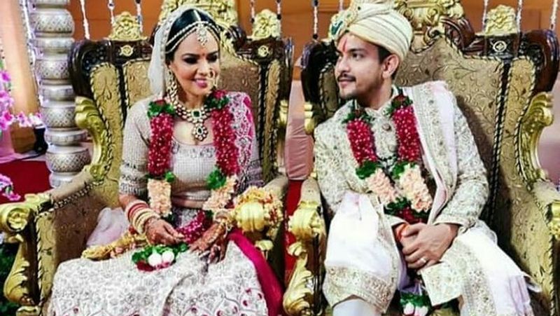 आदित्य के पापा उदित नारायण ने एक इंटरव्यू के दौरान बताया था कि वे अपने बेटे की शादी धूमधाम से करना चाहते थे। लेकिन कोरोना महामारी के चलते ऐसा संभव नहीं हो सका। हालांकि, वे बेटे के रिसेप्शन में कमी नहीं छोड़ना चाहते थे।