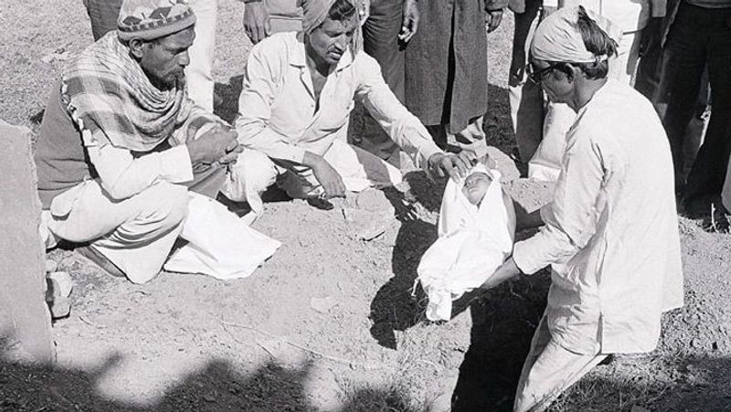 कई मासूम ठीक से आंख भी नहीं खोल पाए थे कि उनकी मौत हो गई।