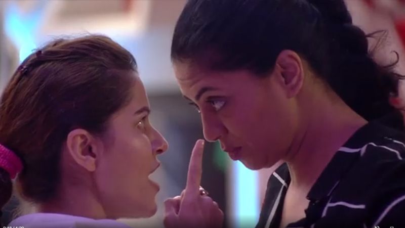 ಏನಾಗುತ್ತದೆ ?: ಬೇರೆಯವರ ಬಟ್ಟೆ ಧರಿಸಿದರೆ ಇದು ಇಬ್ಬರ ನಡುವೆ ಉದ್ವಿಗ್ನತೆ ಮತ್ತು ಹೋರಾಟದ ಸಾಧ್ಯತೆಯನ್ನು ಸೃಷ್ಟಿಸುತ್ತದೆ ಎಂದು ಹೇಳಲಾಗುತ್ತದೆ.