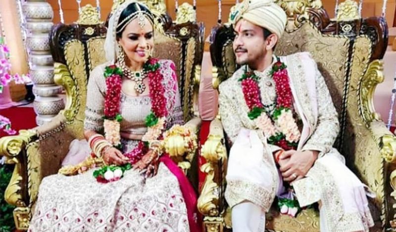 बरातियों के साथ-साथ पापा उदित नारायण ने बेटे आदित्य के साथ जमकर डांस किया था। 