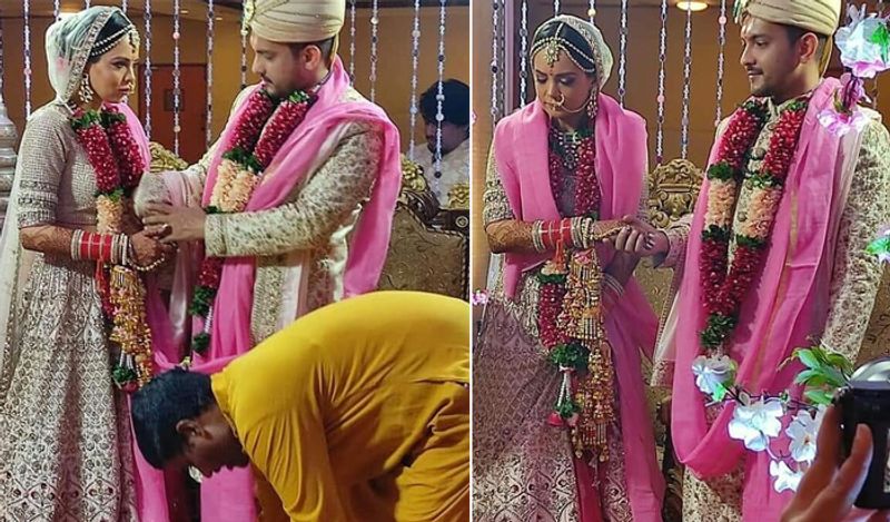 बता दें, इससे पहले आदित्य की बरात लेकर जाते हुए कुछ फोटोज ने सोशल मीडिया पर धमाल मचाया था। नारायण परिवार ढोल की थाप पर नाचते हुए अपनी दुल्हन (बहू) को लेने पहुंचे थे।
