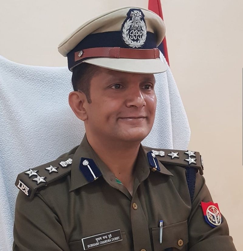 मीडिया रिपोर्ट्स के मुताबिक डीआईजी के करीबियों को फ्रेंड रिक्वेस्ट भेज कर 20 हजार रुपए की मांग की गई है। इसपर करीबी ने जब फोन कर उनसे पूछा तो उन्होंने ऐसी किसी भी तरह के रुपए या रिक्वेस्ट भेजने से इनकार किया।