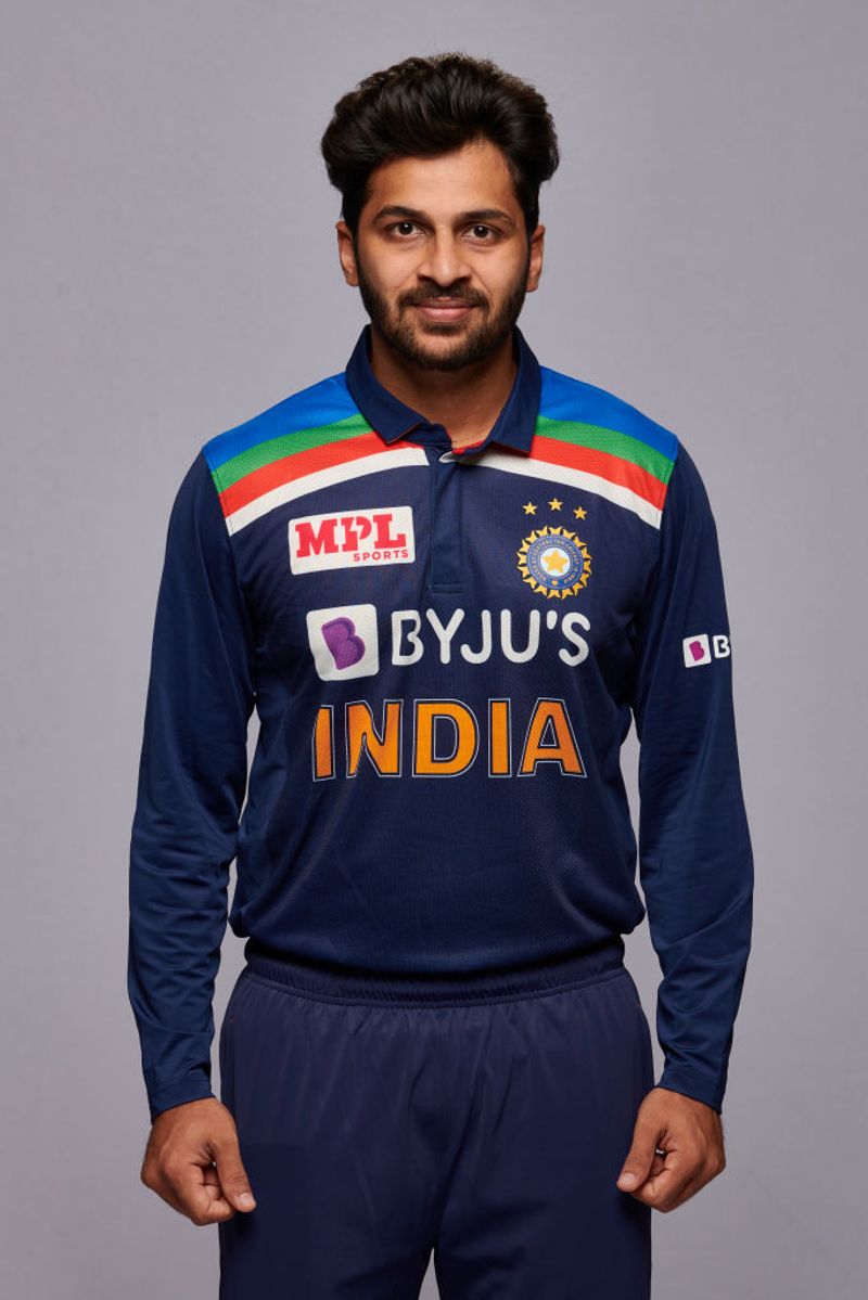 <p>9. ಶಾರ್ದೂಲ್ ಠಾಕೂರ್: ವೇಗದ ಬೌಲರ್, ಡೆತ್ ಓವರ್ ಸ್ಪೆಷಲಿಸ್ಟ್</p>