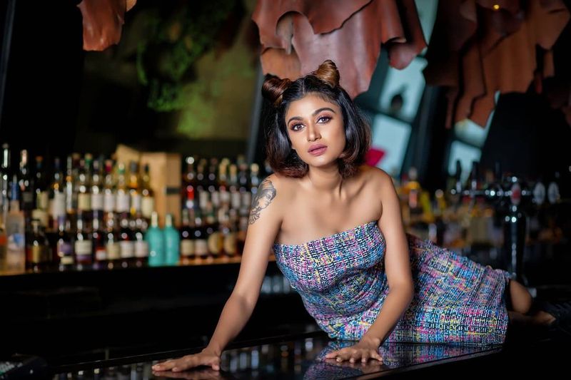 <h2> </h2>
<p>இருந்தாலும் ரசிகர்களை ஏமாற்ற விரும்பாத ஓவியா அவ்வப்போது தனது போட்டோஸை வெளியிட்டு அவர்களை மகிழ்வித்து வருகிறார். குறிப்பாக ஓவியா டாட்டூ தெரிய வெளியிடும் போட்டோஸ் சோசியல் மீடியாவில் செம்ம வைரலாவது வழக்கம்.</p>