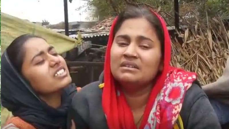 यह तस्वीर शहीद हेमराज मीणा की अंतिम यात्रा के दौरान की है। पति को विदाई देते समय यूं रो पड़ी थी वीरांगना।